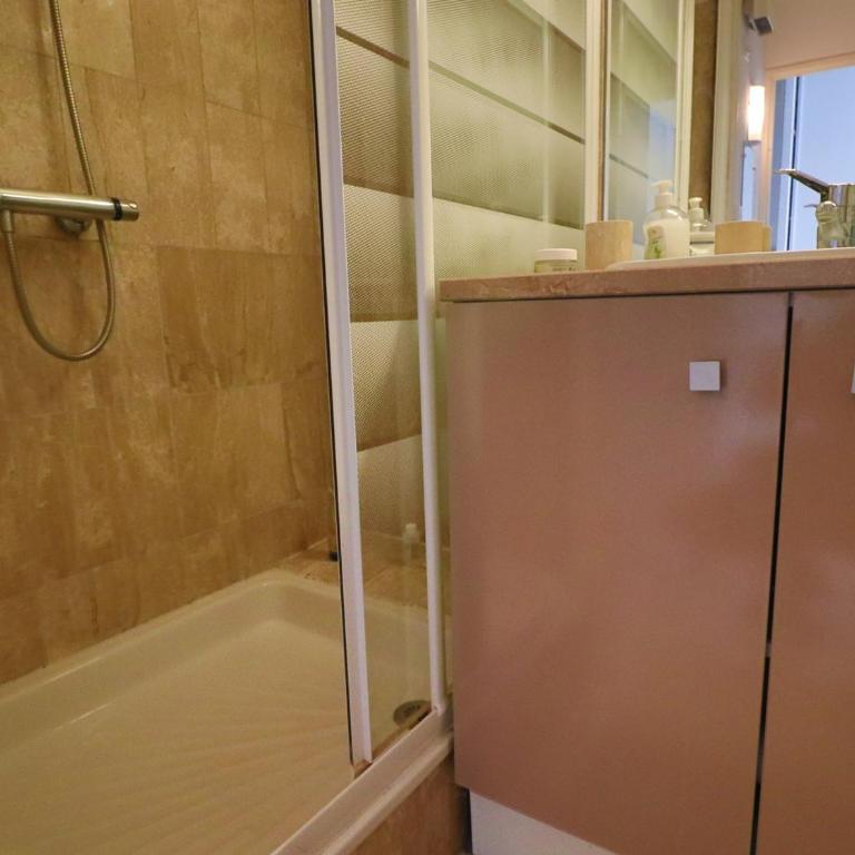 2 Pièces avec Terrasse 11m² à Sète - Résidence avec Piscine et WIFI - FR-1-472A-259 - Apartment - 6