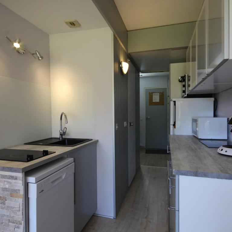 Appartement rénové 2 pièces, balcon, prox commerces, non fumeur - FR-1-346-385 - Appartement - 5