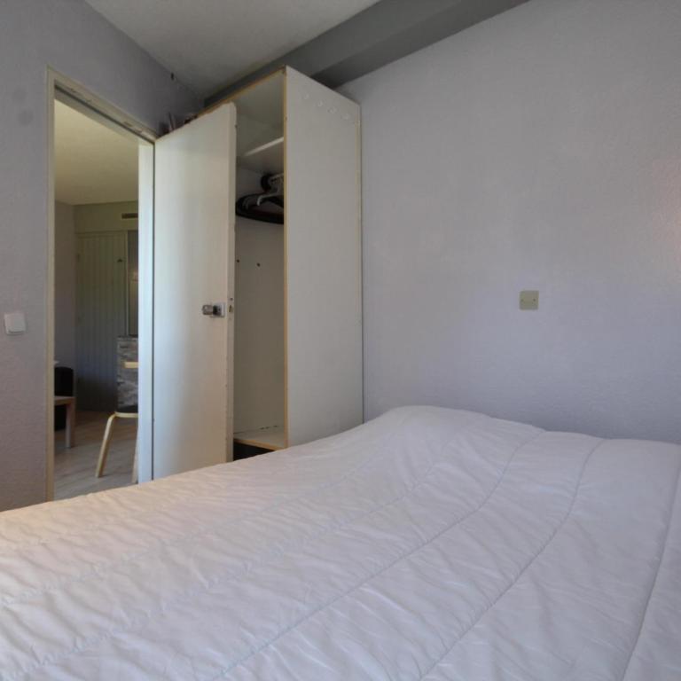 Appartement rénové 2 pièces, balcon, prox commerces, non fumeur - FR-1-346-385 - Appartement - 10