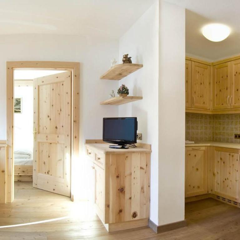 Family and Wellness Residence Ciasa Antersies - Apartment mit 2 Schlafzimmern und Balkon - 1