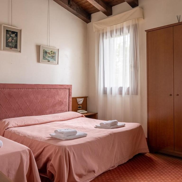 Hotel Villa Sara - Camera Tripla Classic - 5