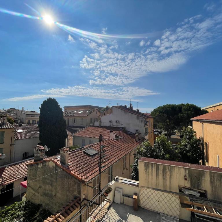 Nice Renting - FERSEN - 2 Rooms Vieil Antibes - AC - Safranier - Big Terrace - Appartement 1 Chambre - 22