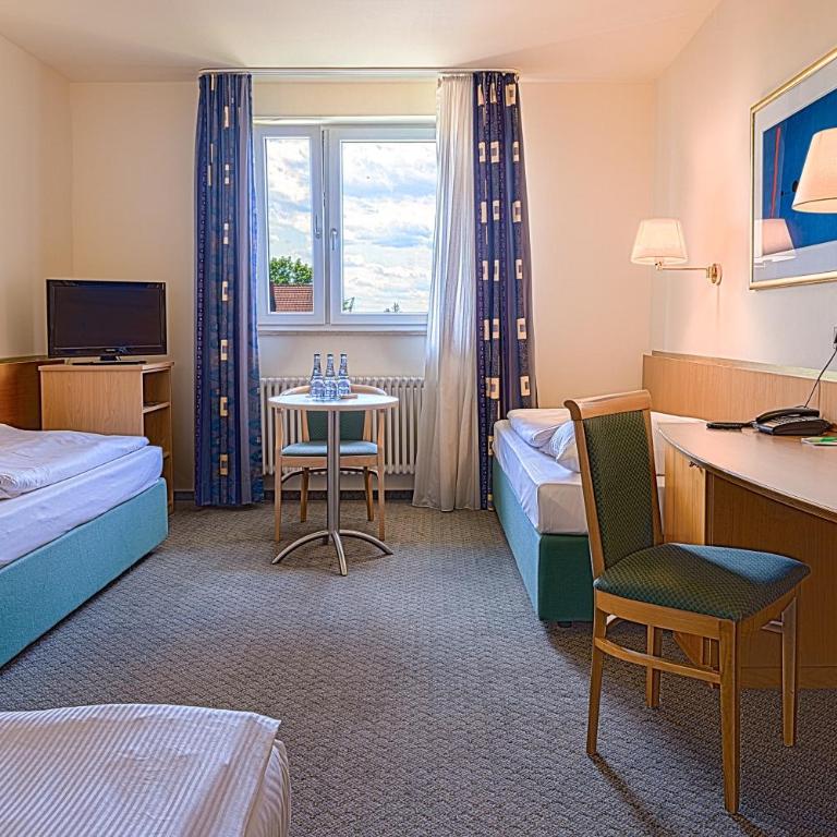 Hotel Am Moosfeld - Classic Dreibettzimmer - 4