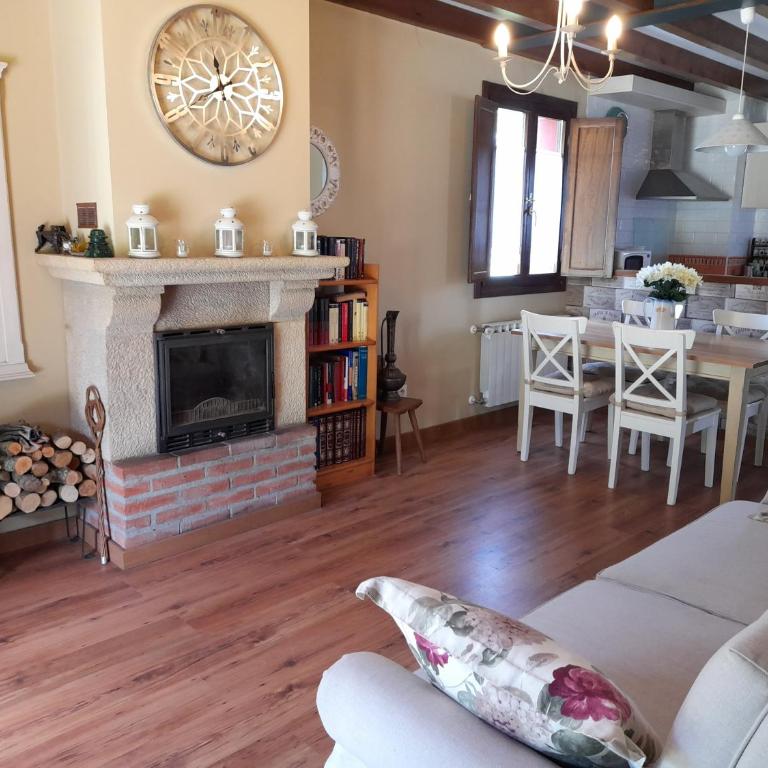 Gestiona2R - Casa Camelia con jardin, ideal familias - Three-Bedroom House - 5