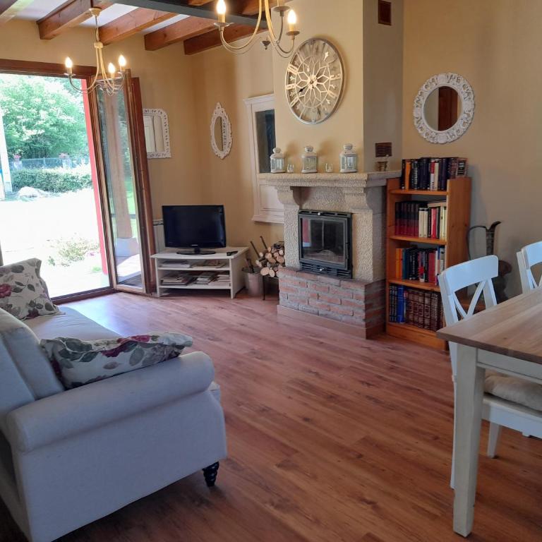 Gestiona2R - Casa Camelia con jardin, ideal familias - Three-Bedroom House - 14