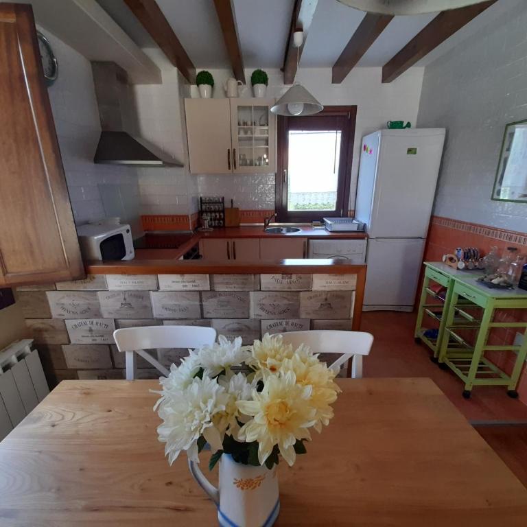 Gestiona2R - Casa Camelia con jardin, ideal familias - Three-Bedroom House - 17