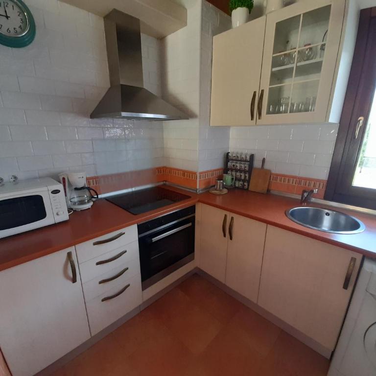 Gestiona2R - Casa Camelia con jardin, ideal familias - Three-Bedroom House - 18