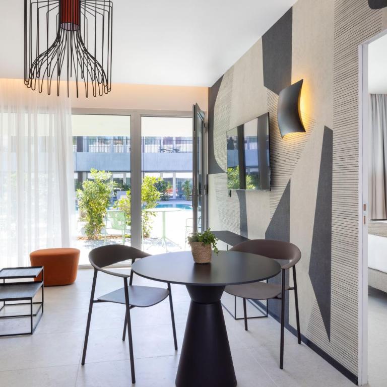 Hôtel Spa Restaurant Villa Castellane by Germain Collection - Apartment - Pool Side - 4