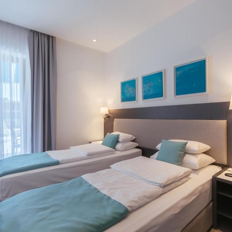 Hotel Eleven - Superior Double Room with Balcony - 6