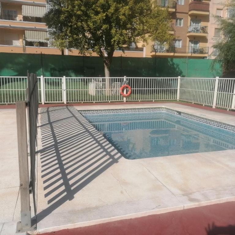 Piso familiar con piscina y aparcamiento en Torre del Mar - Edificio Ronda I - Three-Bedroom Apartment - 2
