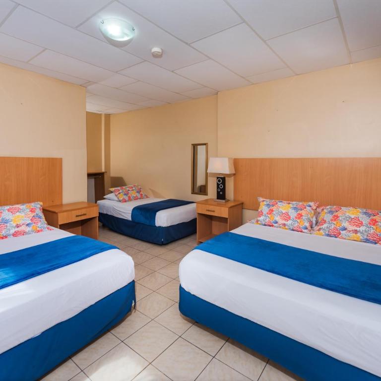 Hostal North Seymour - Habitación Familiar adaptada para personas de movilidad reducida - 3