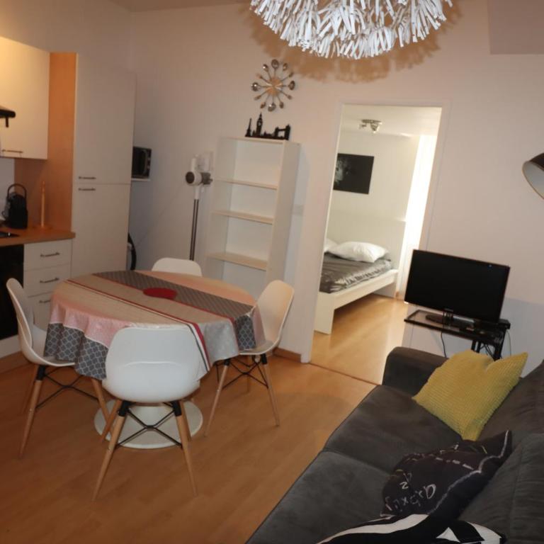 RESIDENCE MERCADAL - One-Bedroom Apartment - 3