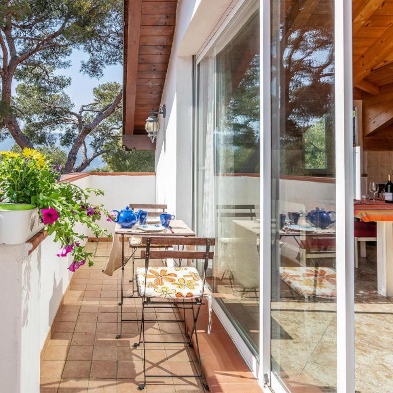 2 Bedroom Beach Front Apartment In Andora - Two-Bedroom Apartment - 2