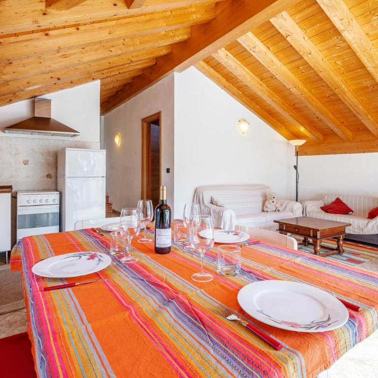 2 Bedroom Beach Front Apartment In Andora - Two-Bedroom Apartment - 9