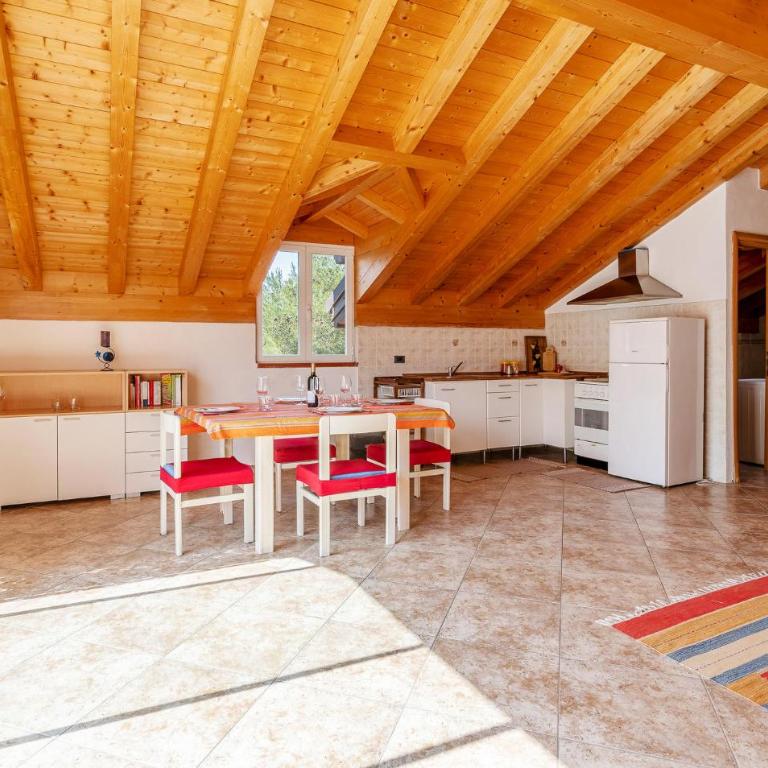 2 Bedroom Beach Front Apartment In Andora - Two-Bedroom Apartment - 10