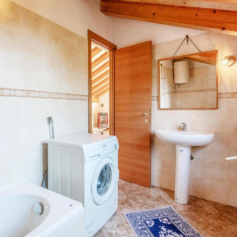 2 Bedroom Beach Front Apartment In Andora - Two-Bedroom Apartment - 17