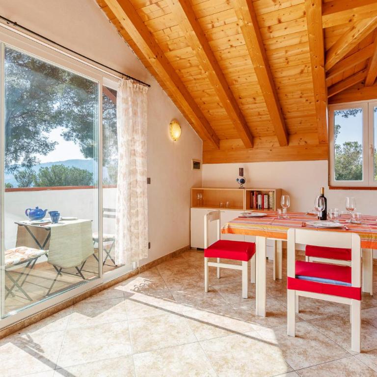 2 Bedroom Beach Front Apartment In Andora - Two-Bedroom Apartment - 4