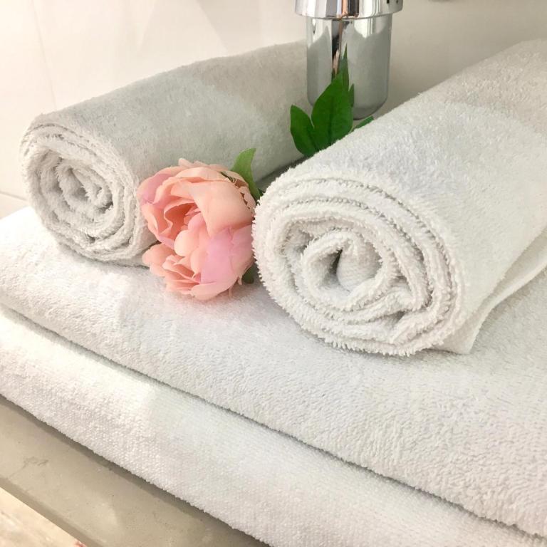 Front Arc - Double Room with Private Bathroom - 6