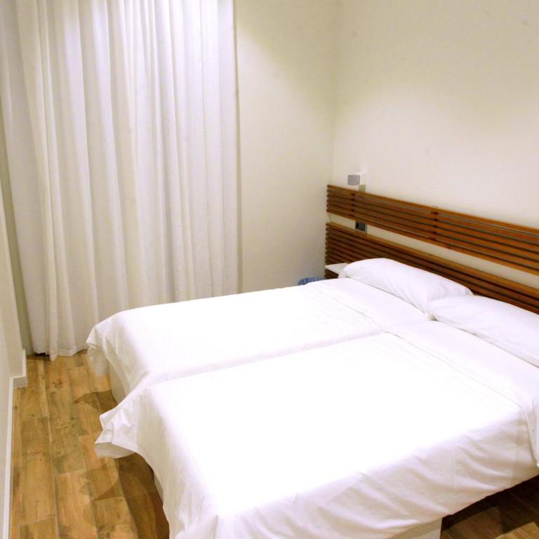 Urban Youth Hostel - Twin Room with Private Bathroom - 2