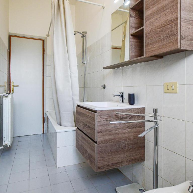 Cozy Apartment In Viareggio With Wifi - Appartamento con 2 Camere da Letto - 17