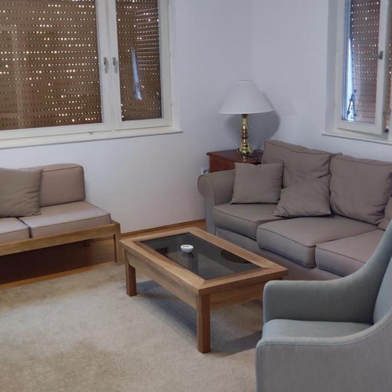 Lovely 2-bedroom Apt with free parking & wifi - Apartman sa 2 Spavaće Sobe - 3