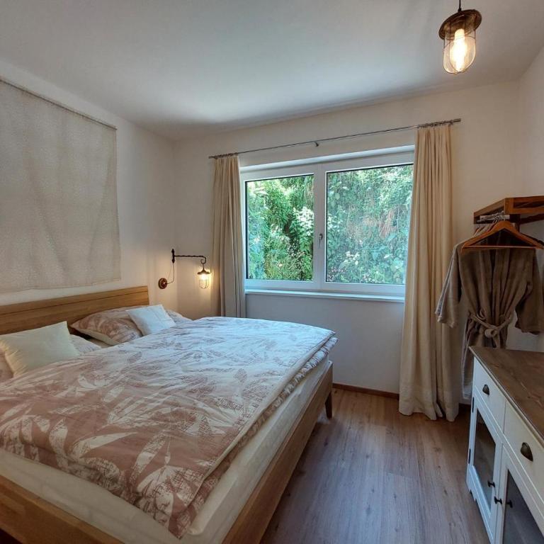 Boutique-Apartments Familie Jarosch Fieberbrunn "Freier Eintritt in das örtliche Hallenbad inklusive Saunalandschaft oder zum Badesee" - Apartment with Shower - 12