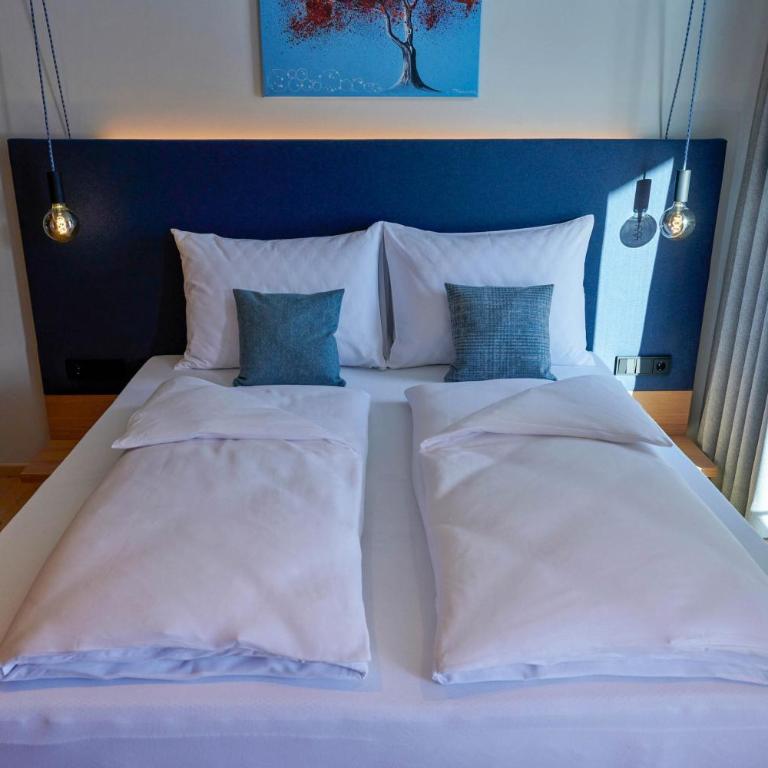 Wellness und Brunch Hotel MorgenZeit beheizter Naturteich Genuss Frühstück bis 13 Uhr Hochkönig Sommercard - Junior Suite mit Balkon - 2