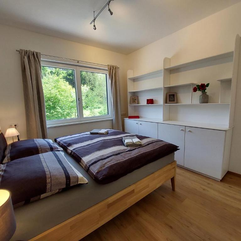 Boutique-Apartments Familie Jarosch Fieberbrunn "Freier Eintritt in das örtliche Hallenbad inklusive Saunalandschaft oder zum Badesee" - Two-Bedroom Apartment with Shower - 10