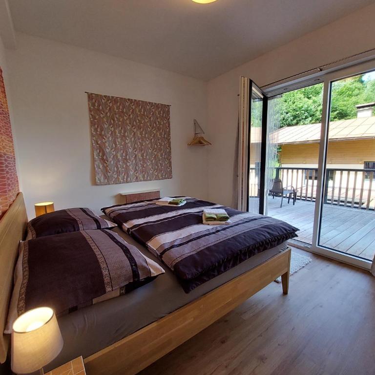 Boutique-Apartments Familie Jarosch Fieberbrunn "Freier Eintritt in das örtliche Hallenbad inklusive Saunalandschaft oder zum Badesee" - Two-Bedroom Apartment with Shower - 11