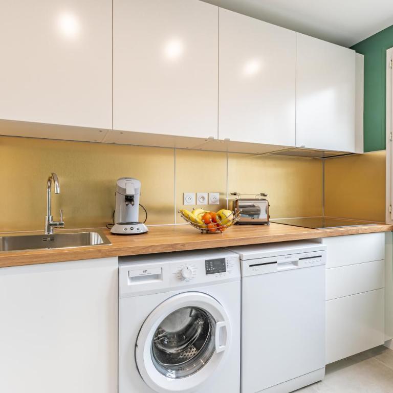 AMJA Proche clinique Saint-Roch apt 3 chambres 3 salles de bain parking gratuit idéal famille groupe coworking 10 min centre ville 10 min plage 5 min sortie autoroute - Three-Bedroom Apartment - 16