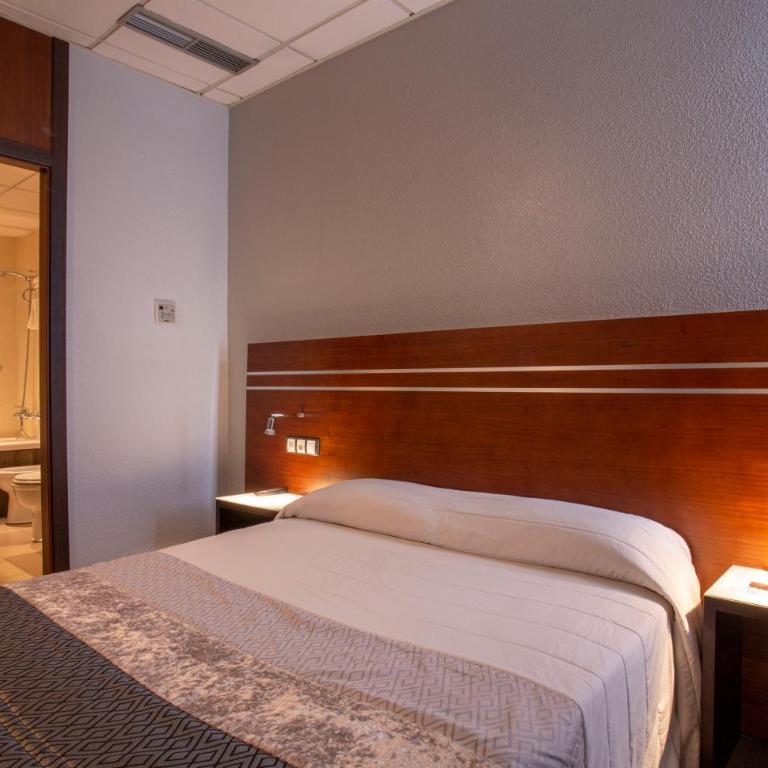 Motel Los Abedules - Habitación con cama grande y bañera de hidromasaje - 5