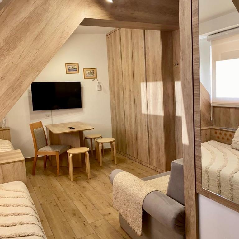 NevSki Apartments - Standard Triple Studio - 8
