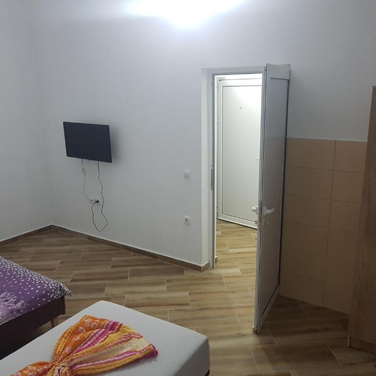 Marovac apartmani Velika Plaža - Apartment with Balcony - 6
