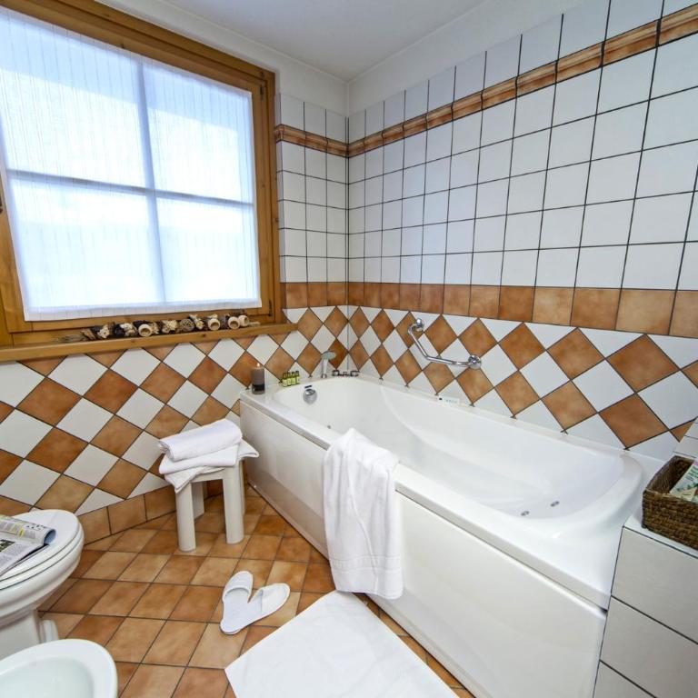 Chalet Mattias - Suite con Vasca Idromassaggio (2 Adulti) - 2