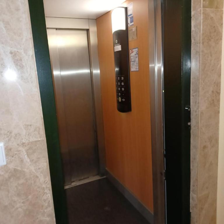 En el pleno centro de Biescas con garaje, ascensor, ventiladores y WiFi - Three-Bedroom Apartment - 21