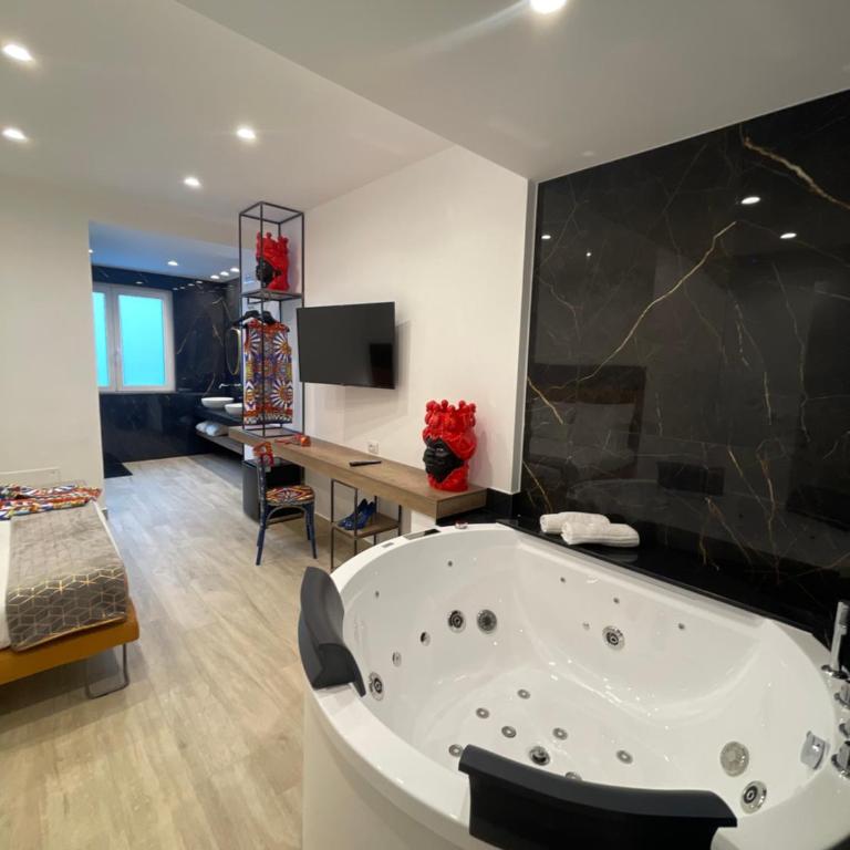 Namuri Luxury Rooms - Camera King con Vasca Idromassaggio - 1