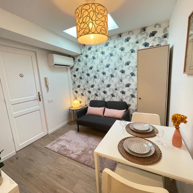 Nice Renting - FERSEN - 2 Rooms Vieil Antibes - AC - Safranier - Big Terrace - Appartement 1 Chambre - 1