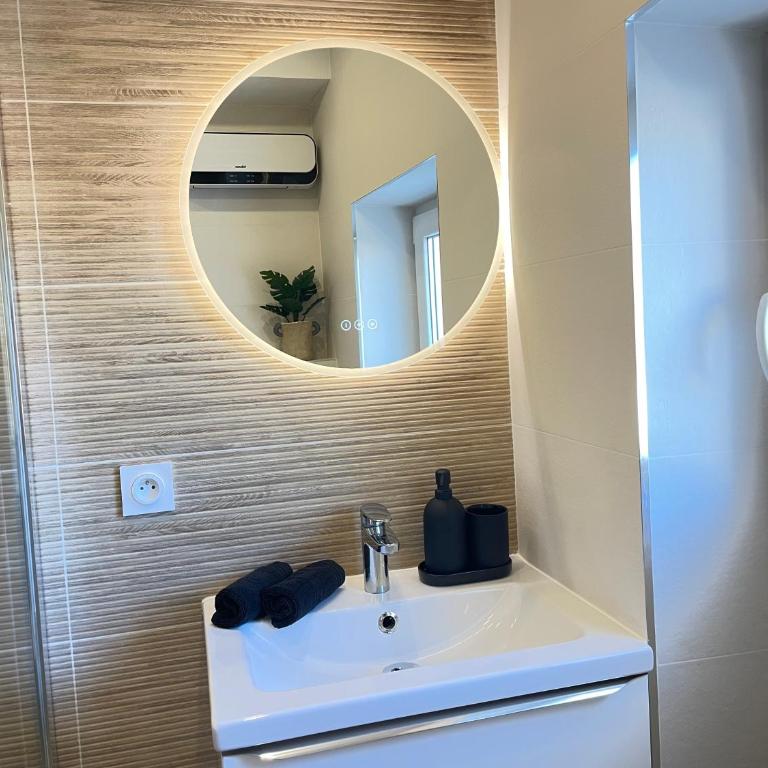 Nice Renting - FERSEN - 2 Rooms Vieil Antibes - AC - Safranier - Big Terrace - Appartement 1 Chambre - 19