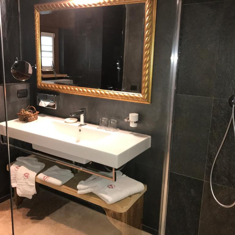 Relais du Chateau Blanc - Camera Familiare Deluxe - 1
