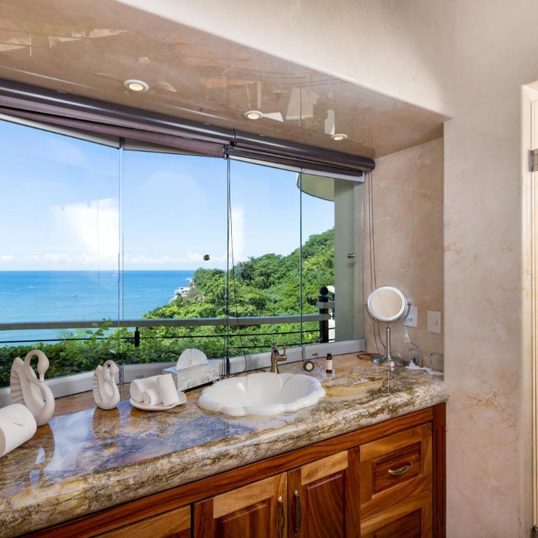 Boca de Tomatlán Luxury Boutique Hotel Accommodations - Suite Executive - 1