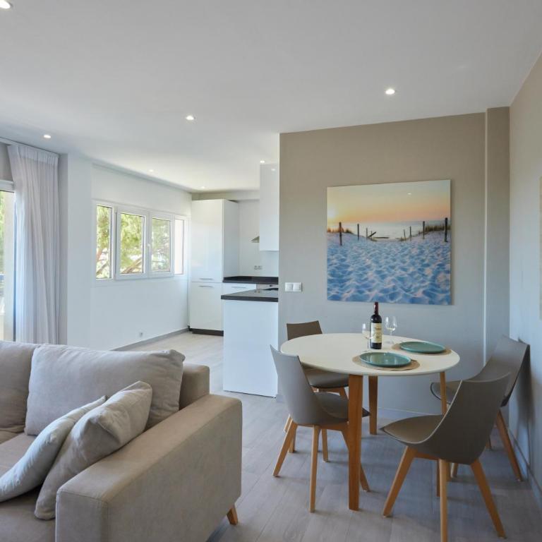Bright & Modern 2 Bedroom Apartment 300m to the Beach - Marbella - Two-Bedroom Apartment - 1