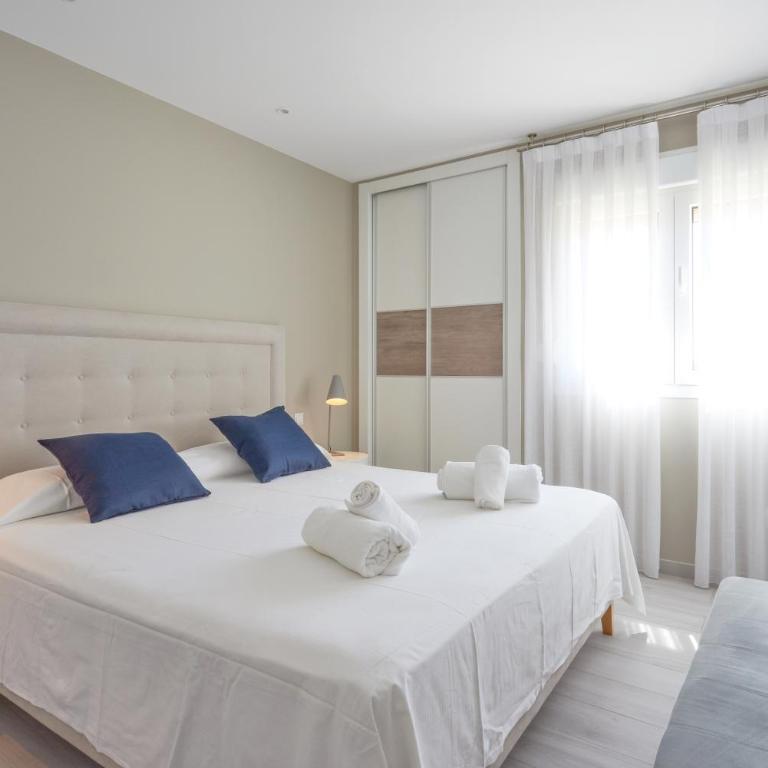 Bright & Modern 2 Bedroom Apartment 300m to the Beach - Marbella - Two-Bedroom Apartment - 2
