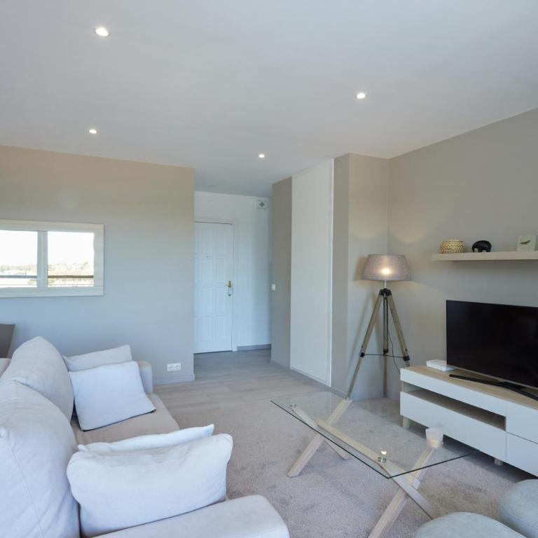 Bright & Modern 2 Bedroom Apartment 300m to the Beach - Marbella - Two-Bedroom Apartment - 16
