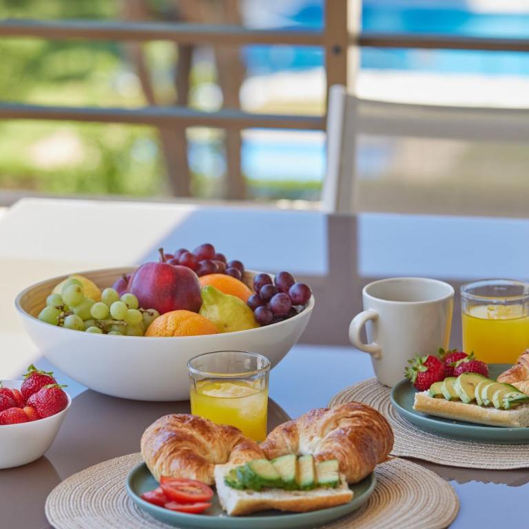 Bright & Modern 2 Bedroom Apartment 300m to the Beach - Marbella - Two-Bedroom Apartment - 19