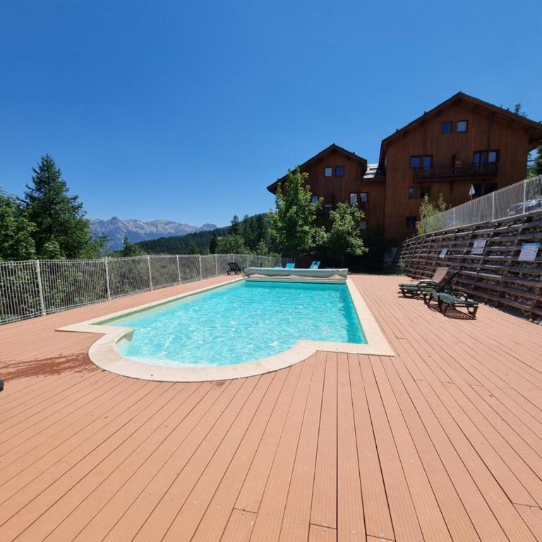 PUY SAINT VINCENT APPARTEMENT T2 BALCON SUPER PANORAMA AVEC PARKING PRIVE COUVERT et PISCINE L'ETE - One-Bedroom Apartment - 54