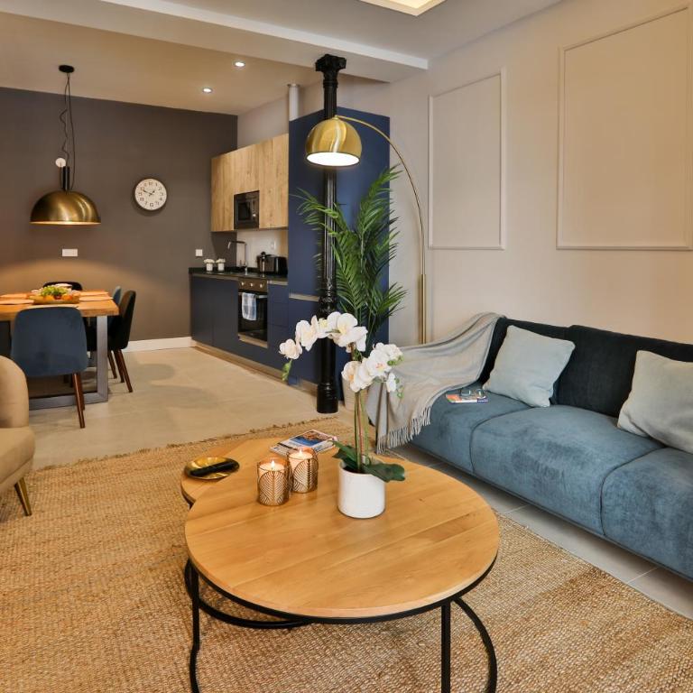 Gran Vía. Salud. Puerta del Sol. Callao. - Three-Bedroom Apartment - 1