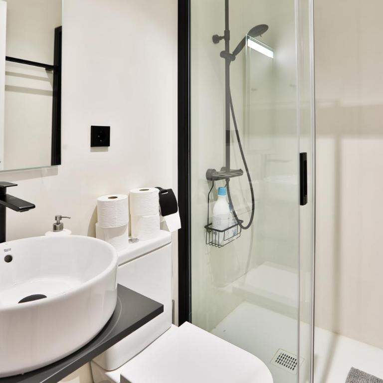 Gran Vía. Salud. Puerta del Sol. Callao. - Three-Bedroom Apartment - 12