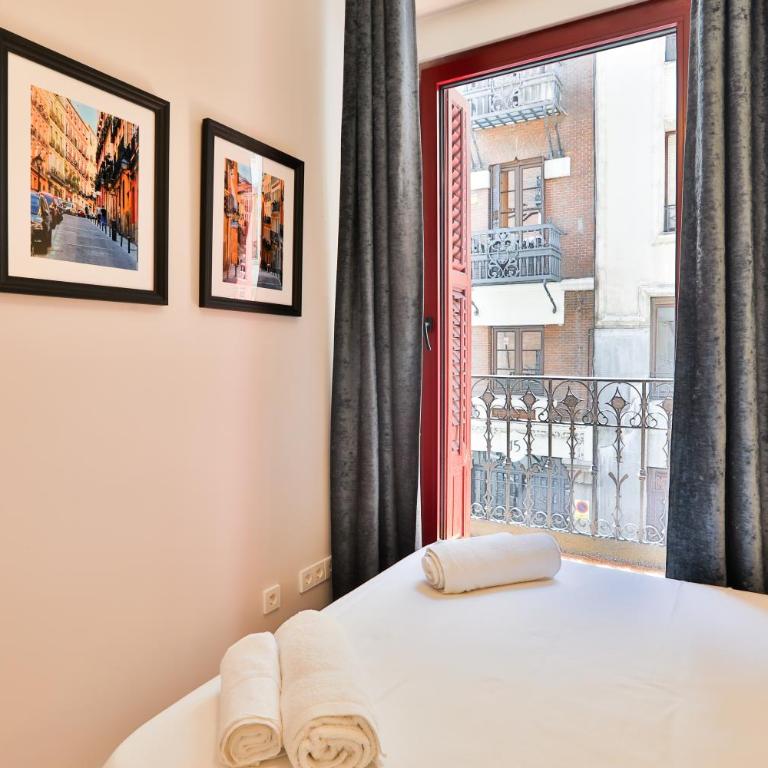 Gran Vía. Salud. Puerta del Sol. Callao. - Three-Bedroom Apartment - 20