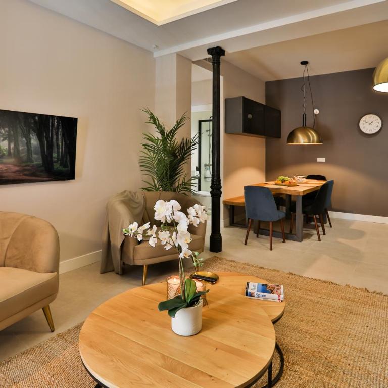 Gran Vía. Salud. Puerta del Sol. Callao. - Three-Bedroom Apartment - 32