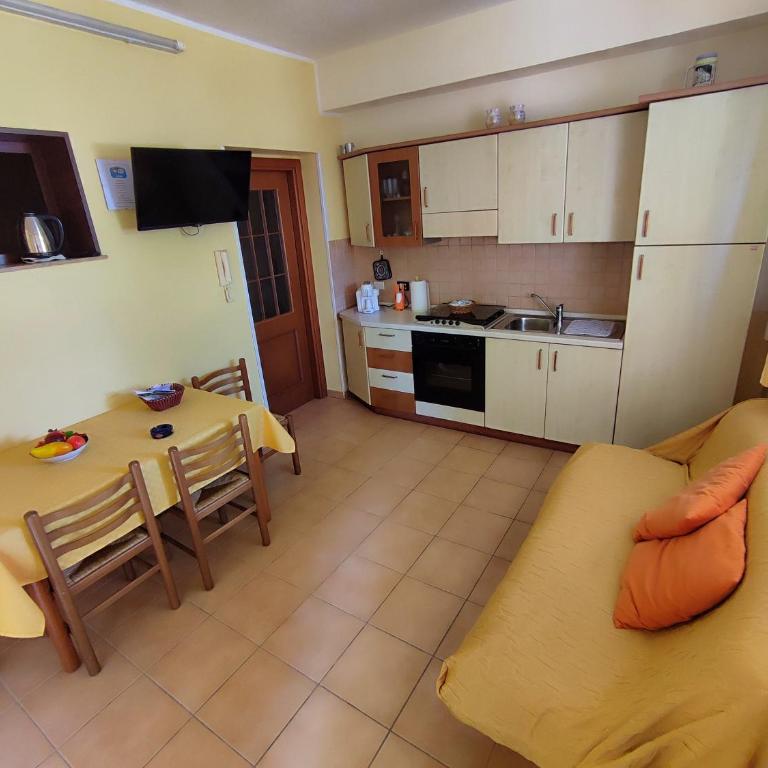 Sanmarcomare - Two-Bedroom Apartment - 11